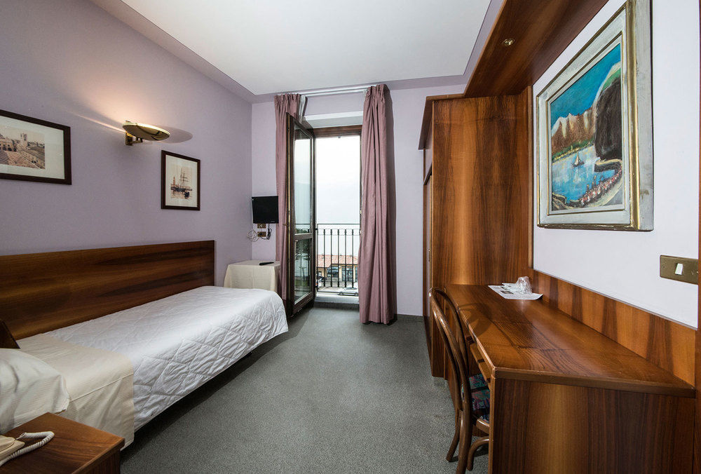 Albergo Moderno Lovere Εξωτερικό φωτογραφία